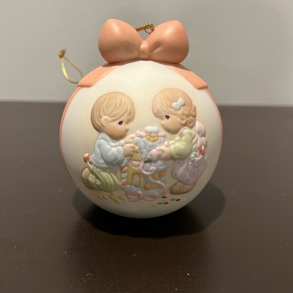 2002 ornament - Picture 1 of 3